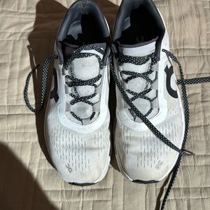 On Cloud Cloudmaster running shoes